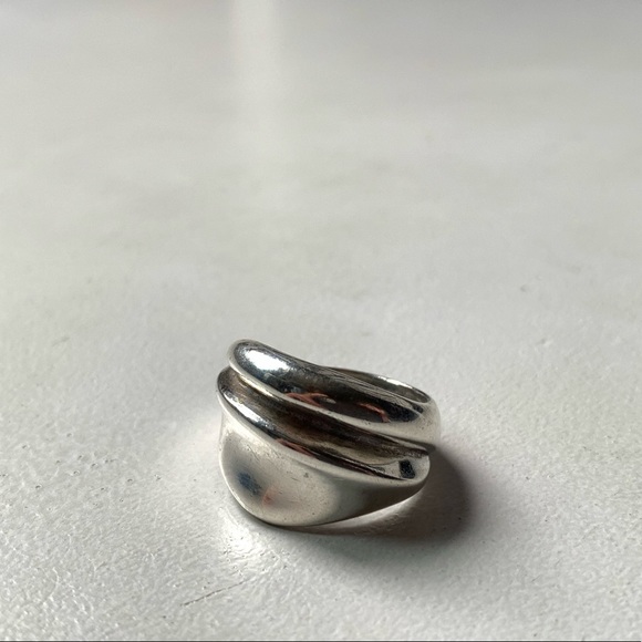 Designer sterling silver ring - Picture 2 of 2